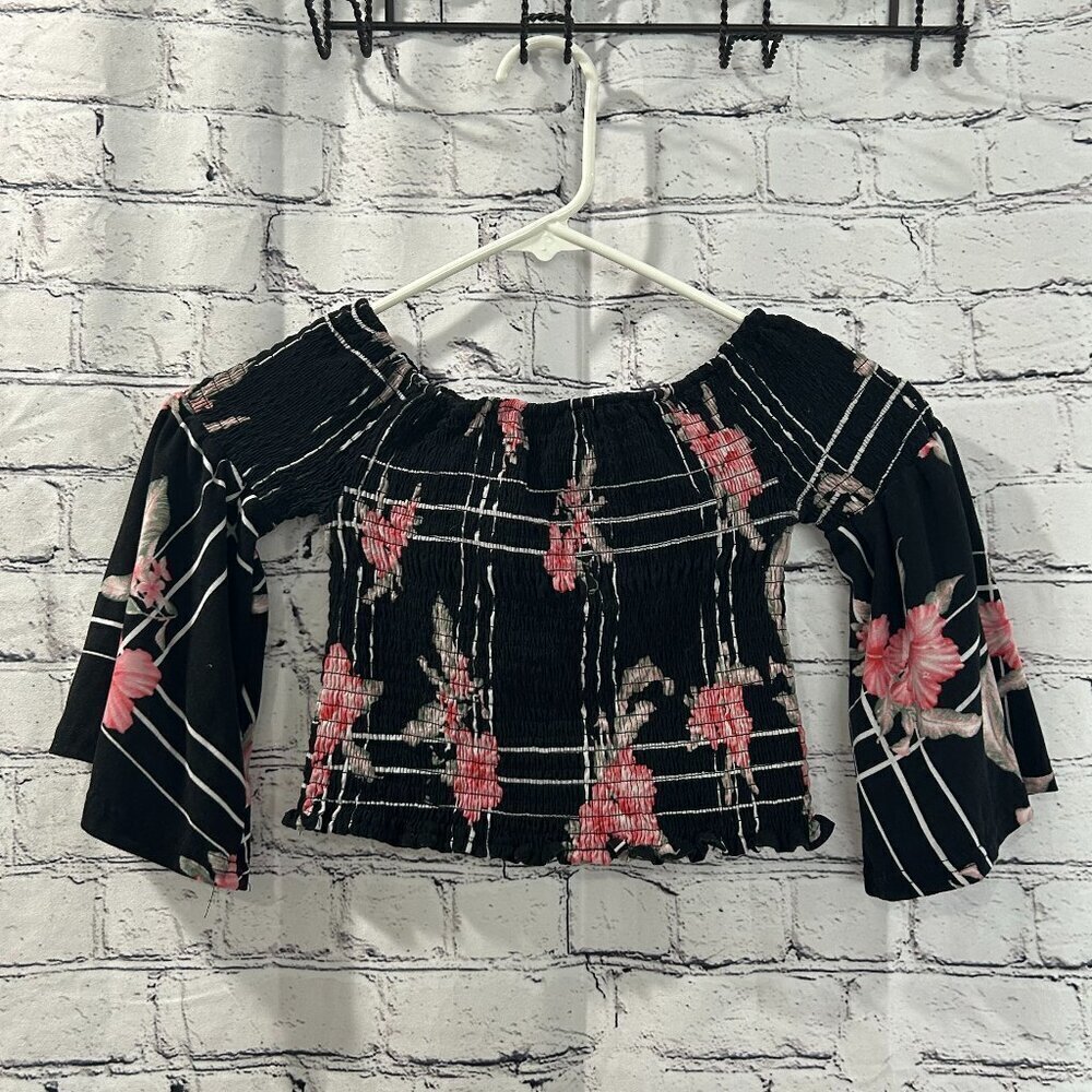 5 for $10 Girl's Hot Kiss crop top Size L